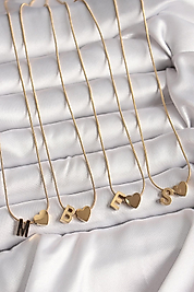 Çelik Gold Renk Kalpli Harf Kolye 25'Li Paket